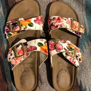 Women’s slide on sandals